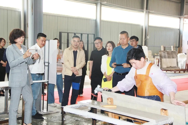 唯美集团一行莅临马可波罗陶瓷杭州市场一线调研