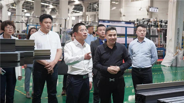 伊盾门窗：肇庆市高要区领导一行莅临公司参观考察