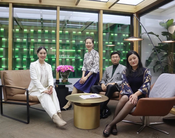 米兰之窗致谢时尚最美女性：深健康管理专家莅临成都时尚门窗街区分享参观