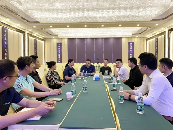 巨原毕节直营店山语城联盟成功签约，4月工厂团购活动正式启动