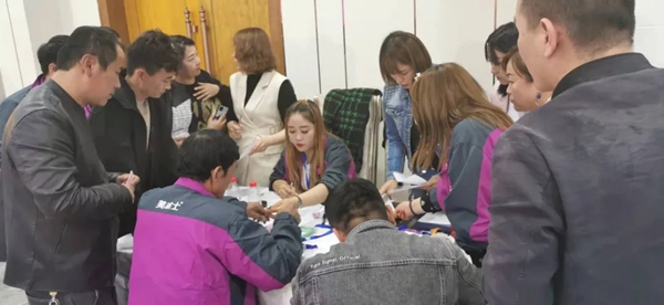 美涂士孔雀开屏百城展吴忠站满怀盛开