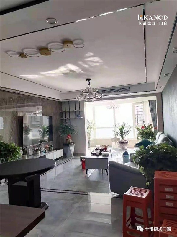 卡诺门窗：高难度立体弯弧封阳台驾轻就熟，圆满交付！