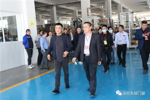 沃伦系统门窗参加窗博会，现场人气火爆