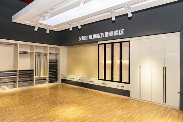 亚当斯全屋定制功能五金:CIFF展及30周年庆典超燃现场! 亚当斯全屋定制功能五金:CIFF展及30周年庆典超燃现场!