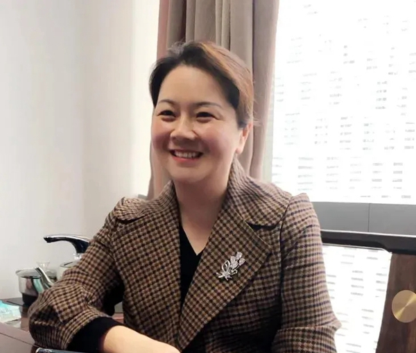 凤铝“金牌”经销马金凤：最好的共赢是相互成就