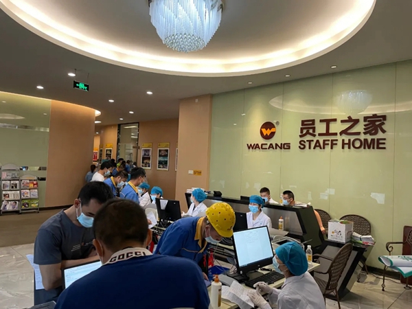 伟昌铝材门窗丨守护员工健康，千人接种疫苗