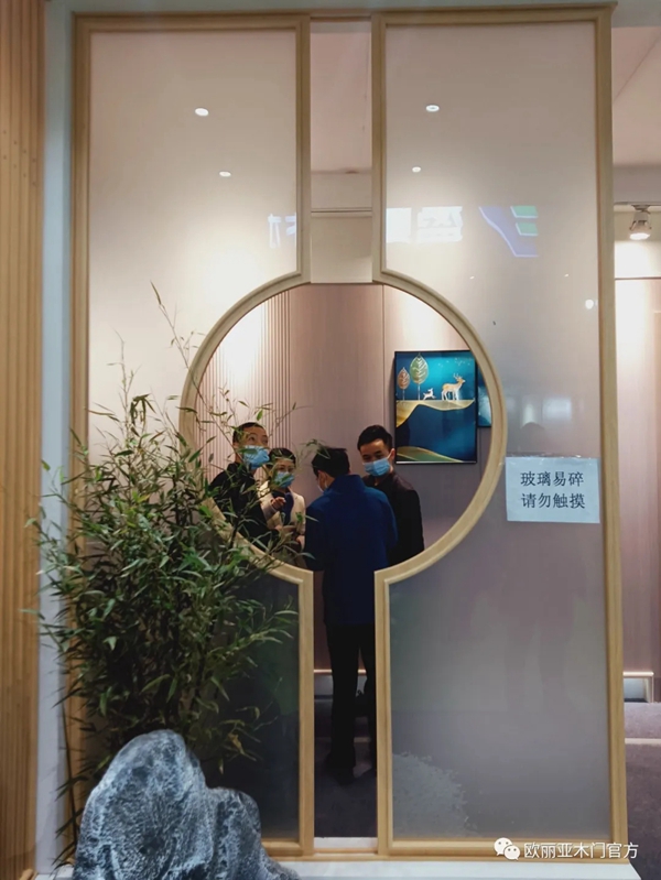 欧丽亚木门前往第二十一届中国(成都)建筑及装饰材料博览会参观学习 欧丽亚木门前往第二十一届中国(成都)建筑及装饰材料博览会参观学习