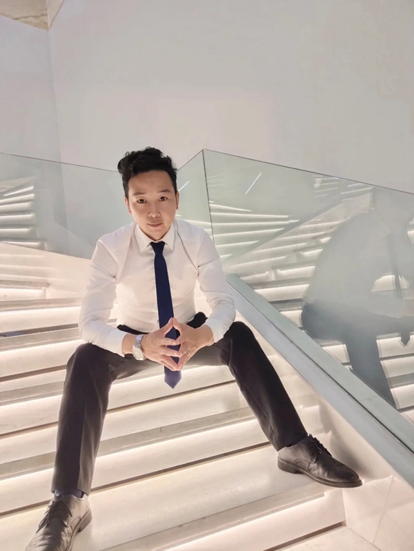 劳卡全屋定制季度英雄汪德忠：站着不动，永远是观众