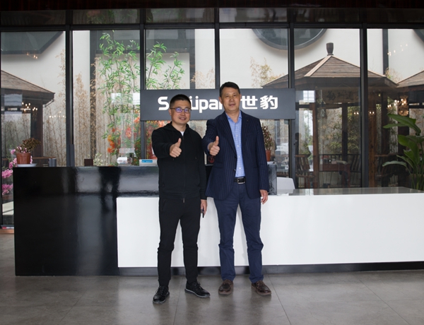 腾讯家居总编张永志＆奥普集团CEO吴兴杰考察世豹门窗系统智慧工厂，三方达成战略合作共识