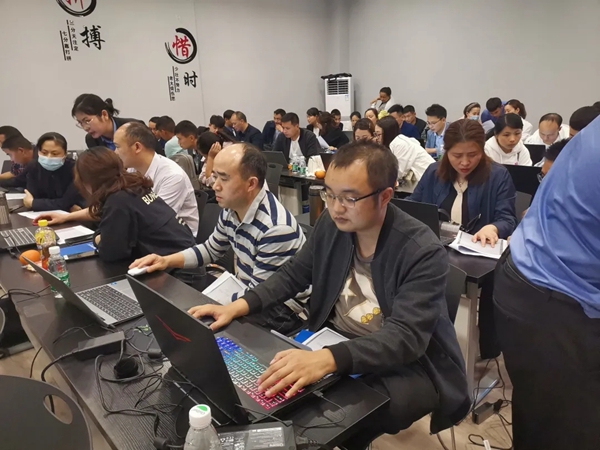 罗斯顿智能门窗设计师技能培训第一期成功举行 罗斯顿智能门窗设计师技能培训第一期成功举行