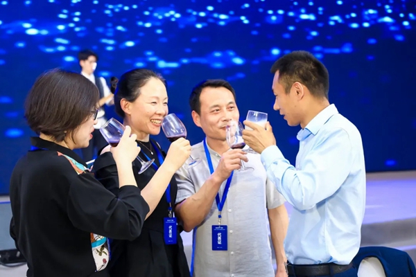 亿合门窗第十三届战略合作伙伴峰会暨新品全球发布会圆满落幕