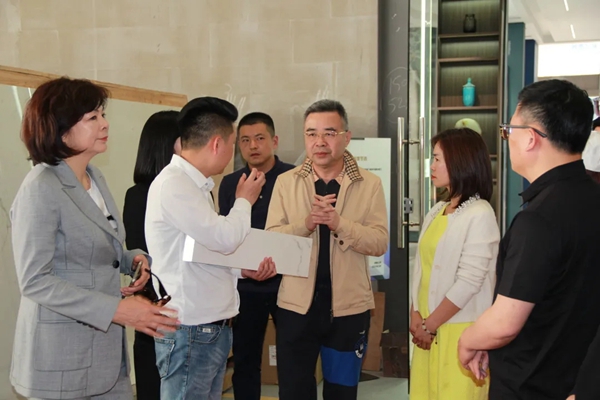唯美集团一行莅临马可波罗陶瓷杭州市场一线调研