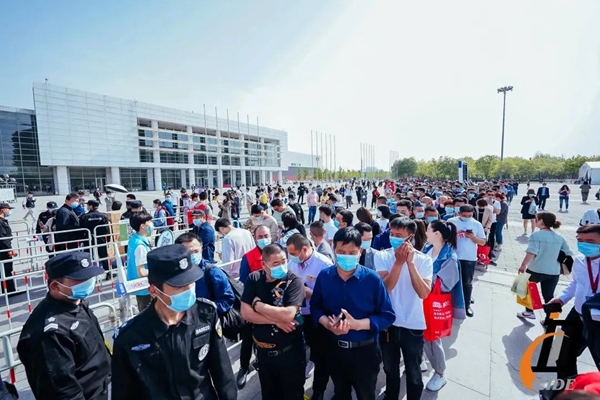 LK朗克宜居木门众望所归，惊艳北京门业展！