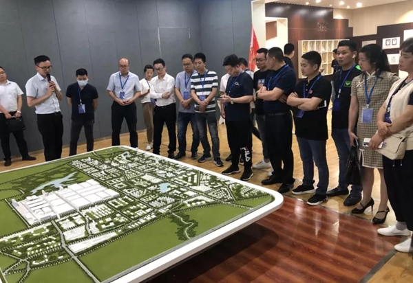 成都市智能家居商会“星工厂考察·华中行” ——走进伊恋、亚丹、万华、诗尼曼、冠东、伊仕利