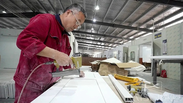 凯仕捷整木定制的品质之行:走进化工厂 凯仕捷整木定制的品质之行:走进化工厂
