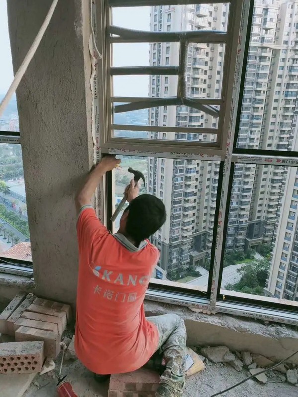 卡诺门窗：这样封阳台，风暴雨也吹不翻窗户