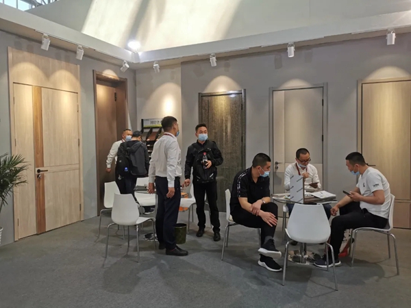 时印木门亮相第十九届中国国际门业展览会