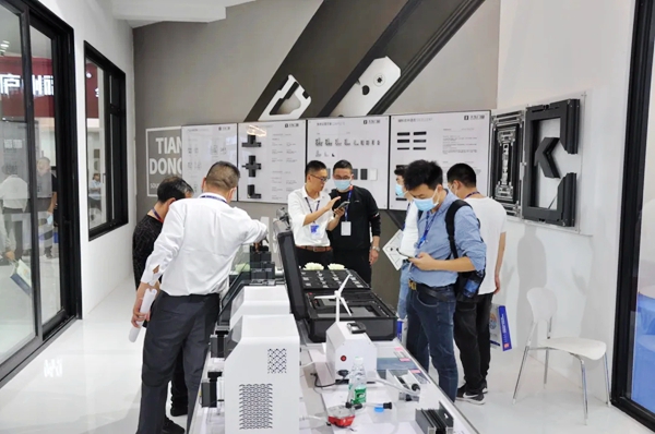 南京展会正在进行时 | 天东门窗带您一览现场盛况 南京展会正在进行时 | 天东门窗带您一览现场盛况