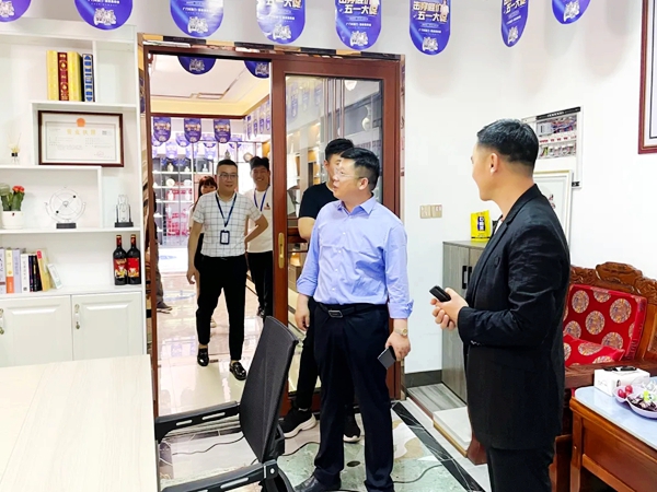 魅派全屋定制董事长任远军空降太和旗舰店,同筑千万大商,携手共赢未来! 魅派全屋定制董事长任远军空降太和旗舰店,同筑千万大商,携手共赢未来!
