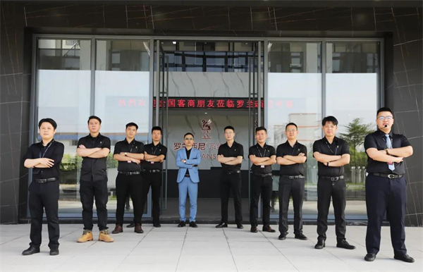 罗兰西尼系统门窗与你携手共赴千城财富大会 罗兰西尼系统门窗与你携手共赴千城财富大会