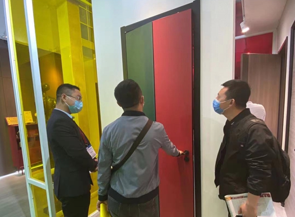 鑫六福木门惊艳亮相CIDE北京定制家居门业展
