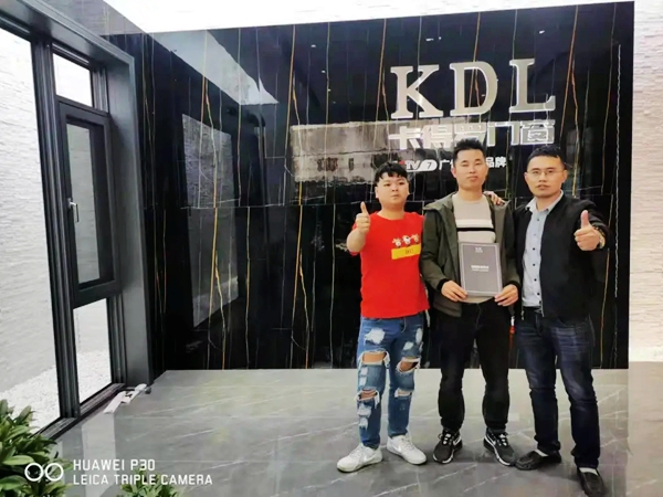 品牌升级、终端赋能，卡得罗门窗春季布局喜收成！