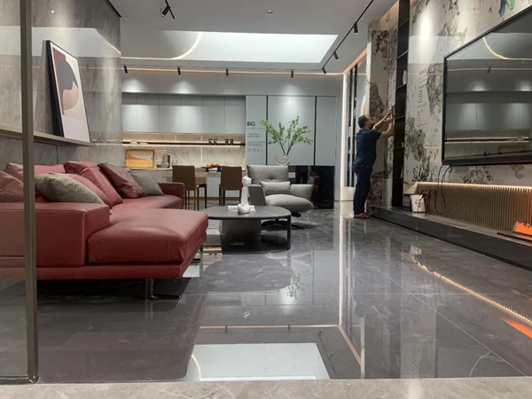 冠珠陶瓷首个全岩板形象店落地高安，开启高质招商新模式