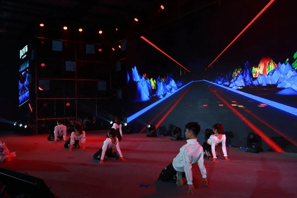 “星服务 赢未来”雅之轩门窗群星演唱会盛典圆满举行! “星服务 赢未来”雅之轩门窗群星演唱会盛典圆满举行!
