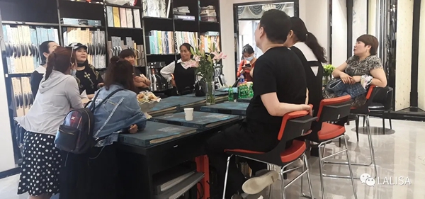 2021年LALISA莱丽莎壁布线下百万门店培训会圆满成功! 2021年LALISA莱丽莎壁布线下百万门店培训会圆满成功!
