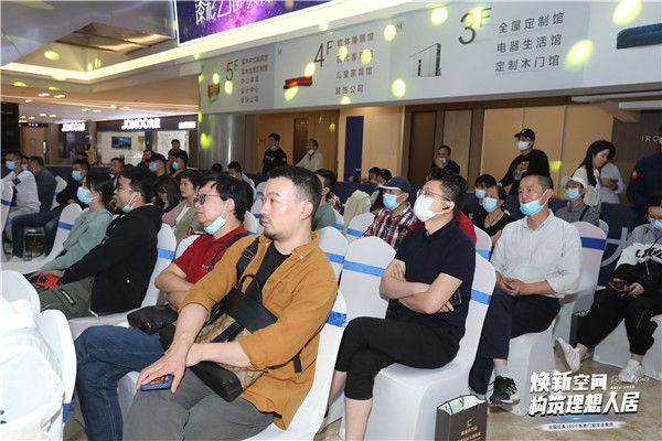 新豪轩门窗全国首家1500㎡直营店落户武汉，创行业典范！