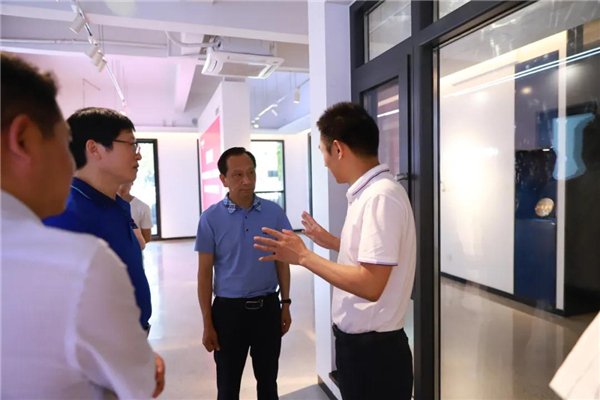 中共竹溪县委副书记莅临亿合门窗总部慰问指导