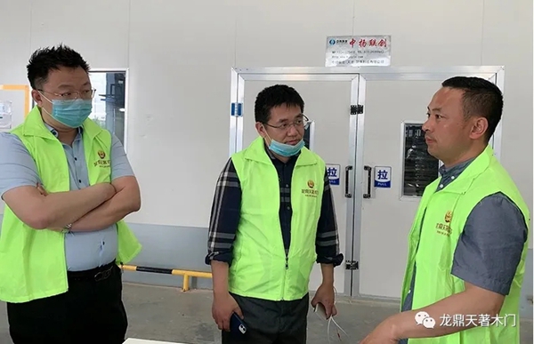 居然之家集团副总裁携团队参观指导龙鼎天著生产基地
