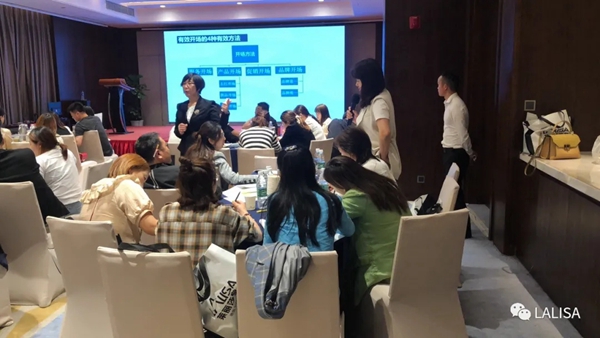 2021年LALISA莱丽莎壁布线下百万门店培训会圆满成功! 2021年LALISA莱丽莎壁布线下百万门店培训会圆满成功!