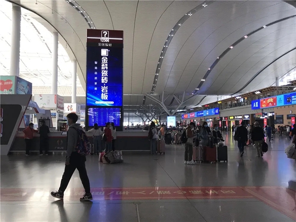布局高铁广告，金科瓷砖再次强势霸屏
