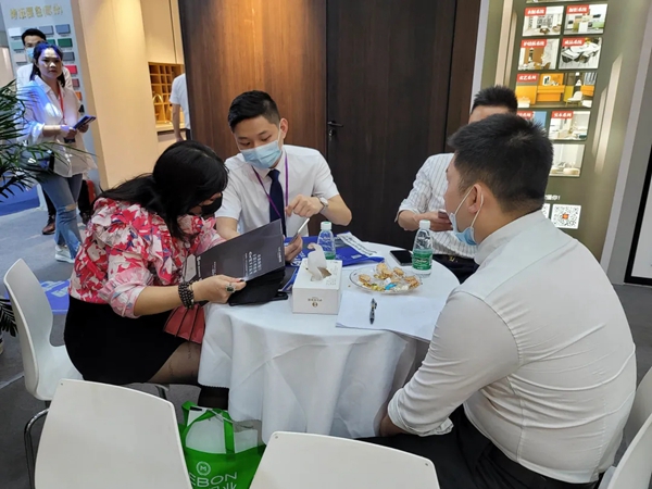 伊仕利家居重磅亮相武汉全屋定制博览会，燃爆全场！