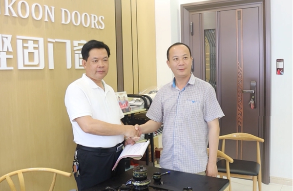 【喜大普奔】铿固门窗梅州店隆重开业,总部经理到店1对1指导 【喜大普奔】铿固门窗梅州店隆重开业,总部经理到店1对1指导