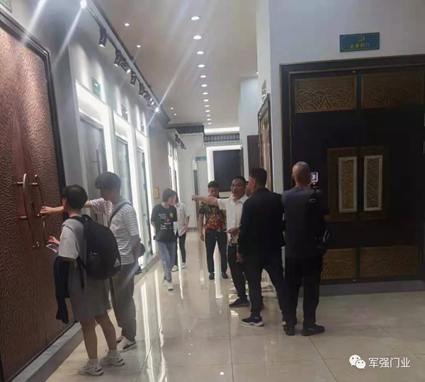 军强门业永康门博会上砥砺前行，再创佳绩！