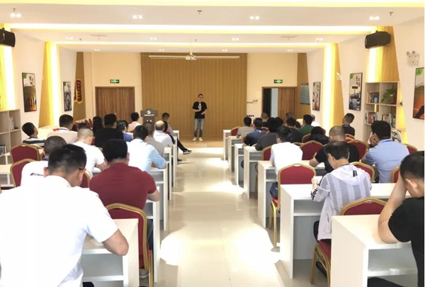 成都市智能家居商会“星工厂考察·华中行” ——走进伊恋、亚丹、万华、诗尼曼、冠东、伊仕利