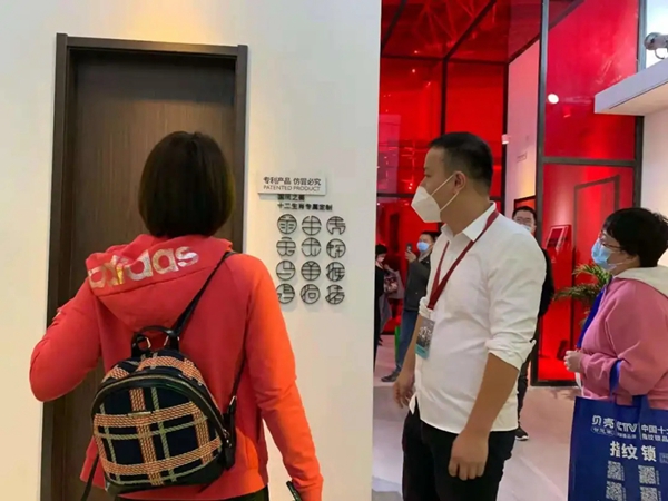 鑫六福木门惊艳亮相CIDE北京定制家居门业展