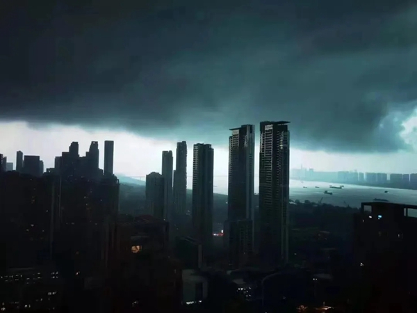 卡诺门窗：这样封阳台，风暴雨也吹不翻窗户