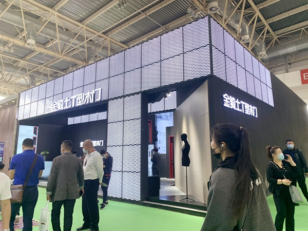 北京定制家居门业展丨金骑士T型木门胡荣：坚定品牌转型战略，升级服务