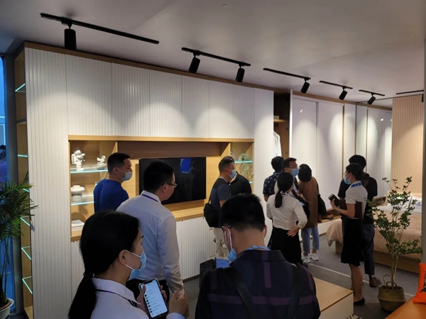 伊仕利家居重磅亮相武汉全屋定制博览会，燃爆全场！