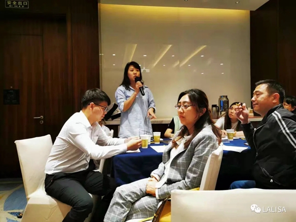 2021年LALISA莱丽莎壁布线下百万门店培训会圆满成功! 2021年LALISA莱丽莎壁布线下百万门店培训会圆满成功!