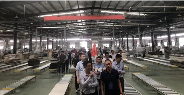 成都市智能家居商会“星工厂考察·华中行” ——走进伊恋、亚丹、万华、诗尼曼、冠东、伊仕利