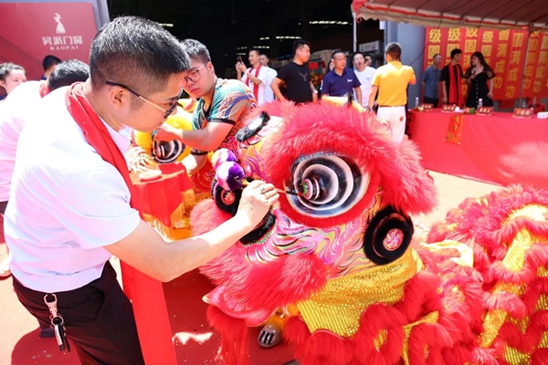 聚势同行 •“匠”领未来 | 昊派门窗全新SI形象展厅开业典礼圆满成功！