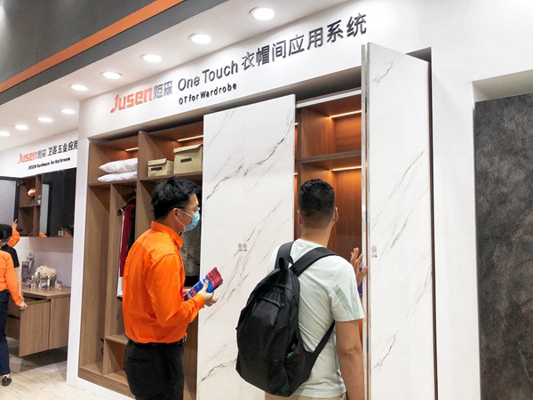炬森五金亮相上海国际厨卫展，One Touch一触即发
