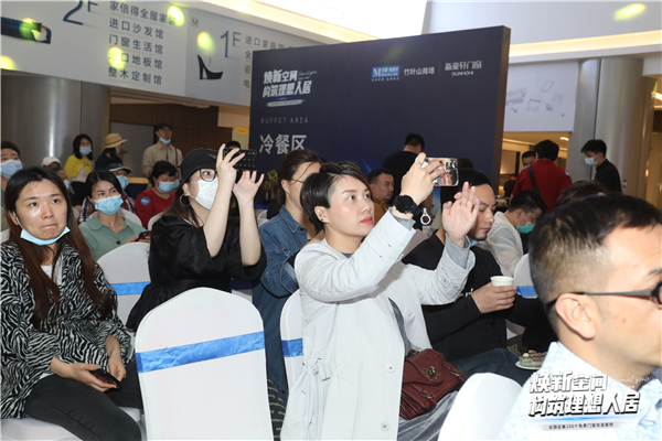 新豪轩门窗全国首家1500㎡直营店落户武汉，创行业典范！