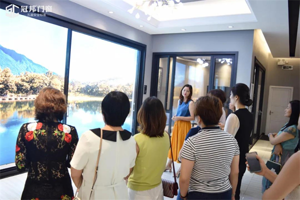 冠邦门窗与女企业家协会深入交流，实现合作共赢