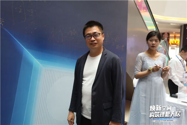 新豪轩门窗全国首家1500㎡直营店落户武汉，创行业典范！