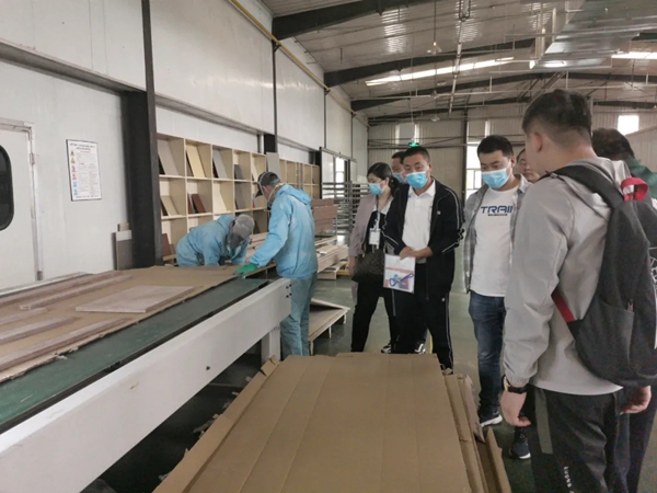 华泰龙橱柜举行首批招商说明会